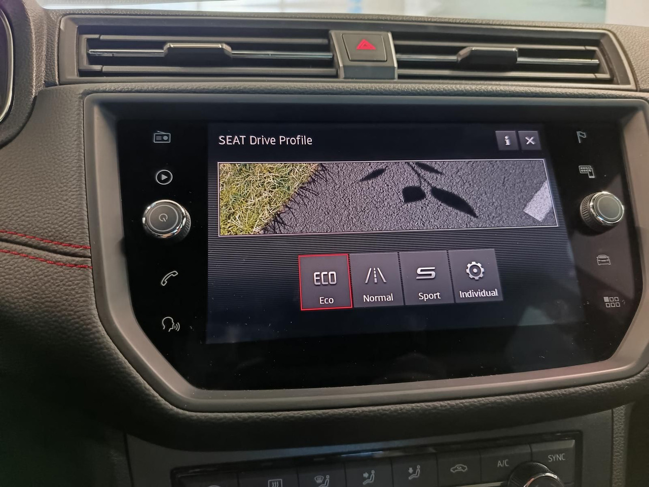 Позашляховик Seat Arona 1,5TSI FR*AHK*NAVI*ACC*LED*BEATS*R-KAM*DAB: фото 14