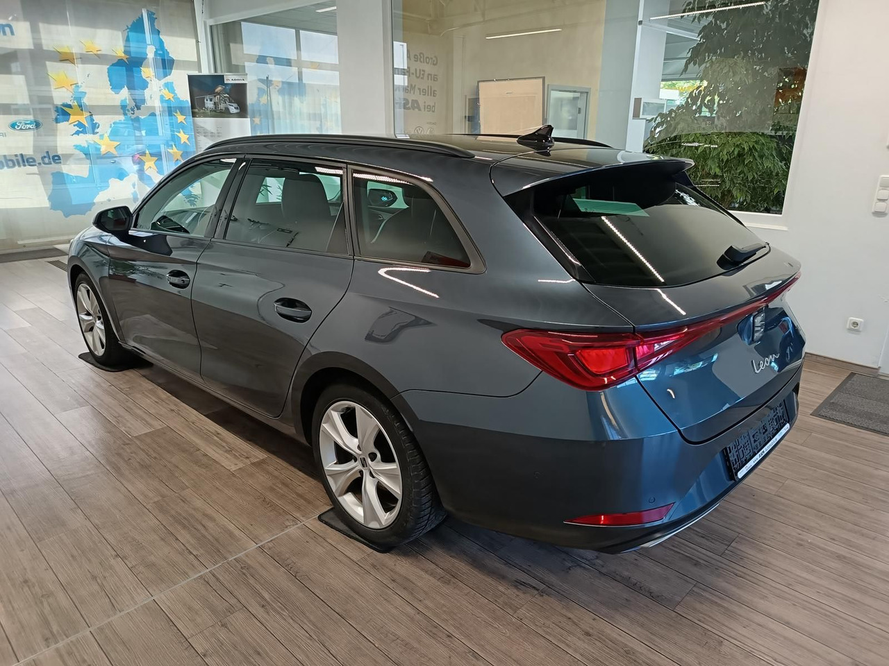 Seat Leon Sportstourer 1,5TSI FR*NAVI*LED*SOUND*R-KAM - Універсал: фото 4 Seat Leon Sportstourer 1,5TSI FR*NAVI*LED*SOUND*R-KAM - Універсал: фото 4