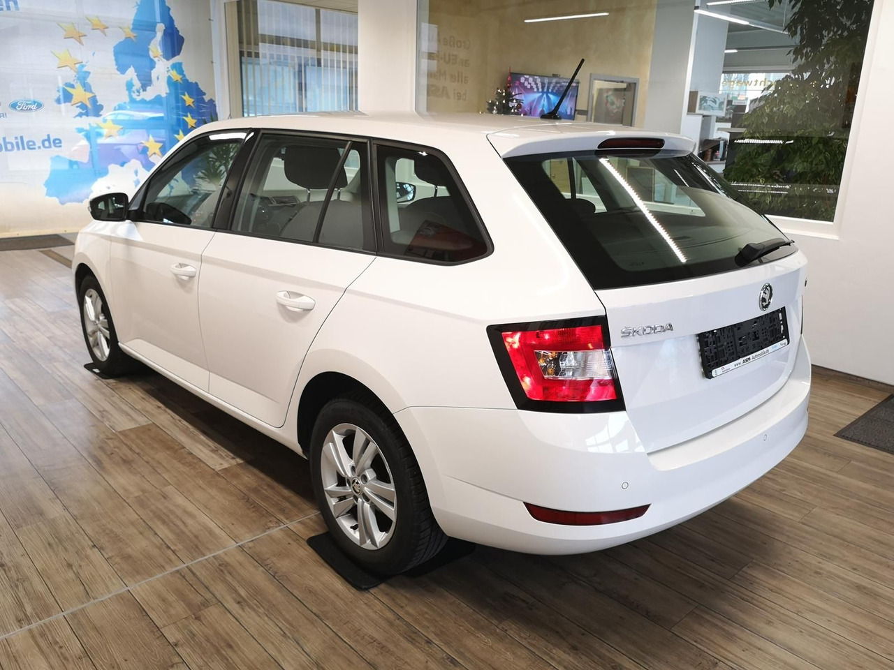 Skoda Fabia Combi Ambition 1.0TSI 81kW+R-KAM+PDC+KLIMA - Легковий автомобіль: фото 3 Skoda Fabia Combi Ambition 1.0TSI 81kW+R-KAM+PDC+KLIMA - Легковий автомобіль: фото 3