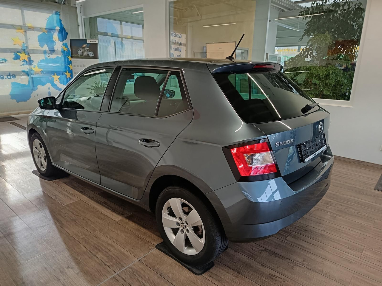 Skoda Fabia Style 1,2 TSI 81 kW DSG*PDC*SHZ*TEMP*KLIMA - Легковий автомобіль: фото 4 Skoda Fabia Style 1,2 TSI 81 kW DSG*PDC*SHZ*TEMP*KLIMA - Легковий автомобіль: фото 4