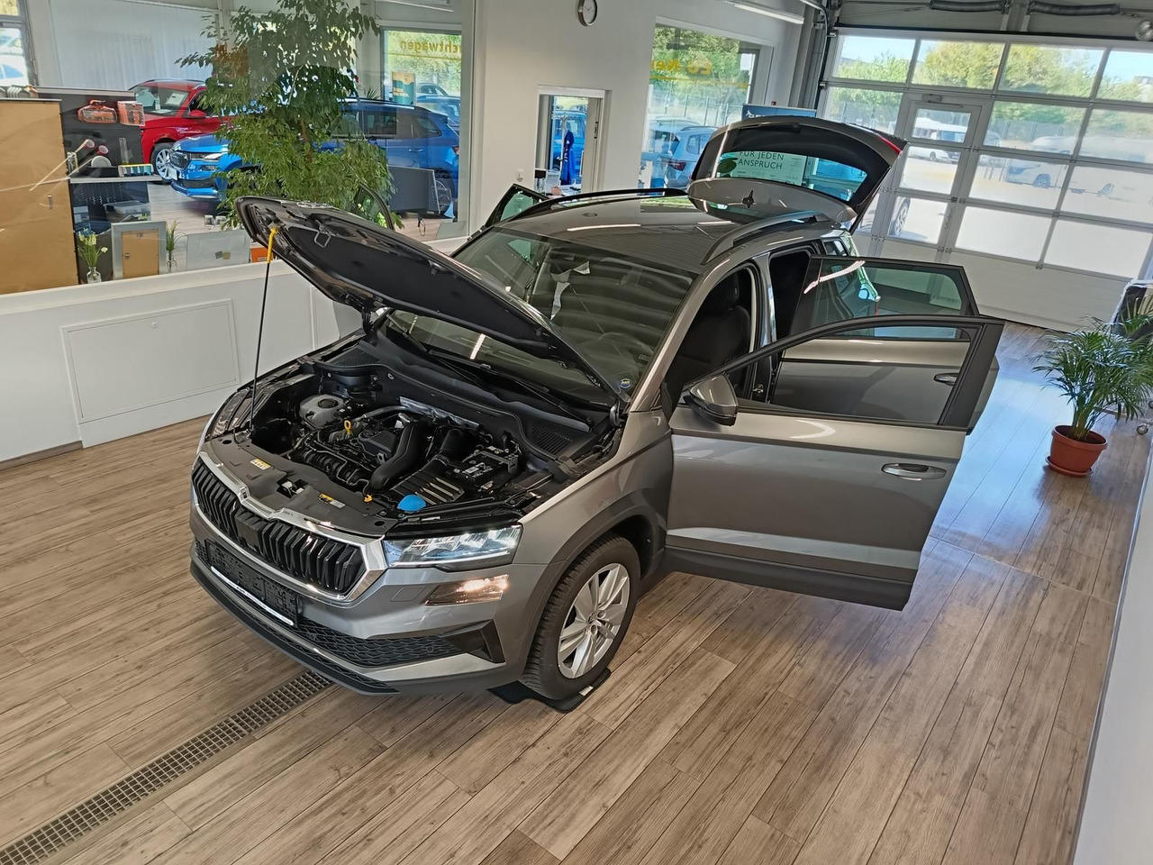 Skoda Karoq Selection 1.5 TSI DSG*NAVI*ACC*AHK-VORBER* - Позашляховик: фото 2 Skoda Karoq Selection 1.5 TSI DSG*NAVI*ACC*AHK-VORBER* - Позашляховик: фото 2