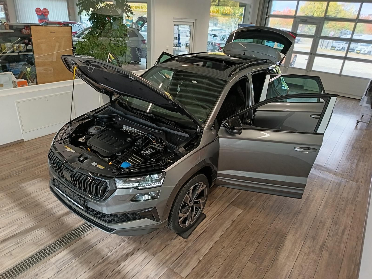 Skoda Karoq Sportline 2,0 TDI 4x4*AHK*PSD*STD.HZG*DCC* - Позашляховик: фото 2 Skoda Karoq Sportline 2,0 TDI 4x4*AHK*PSD*STD.HZG*DCC* - Позашляховик: фото 2