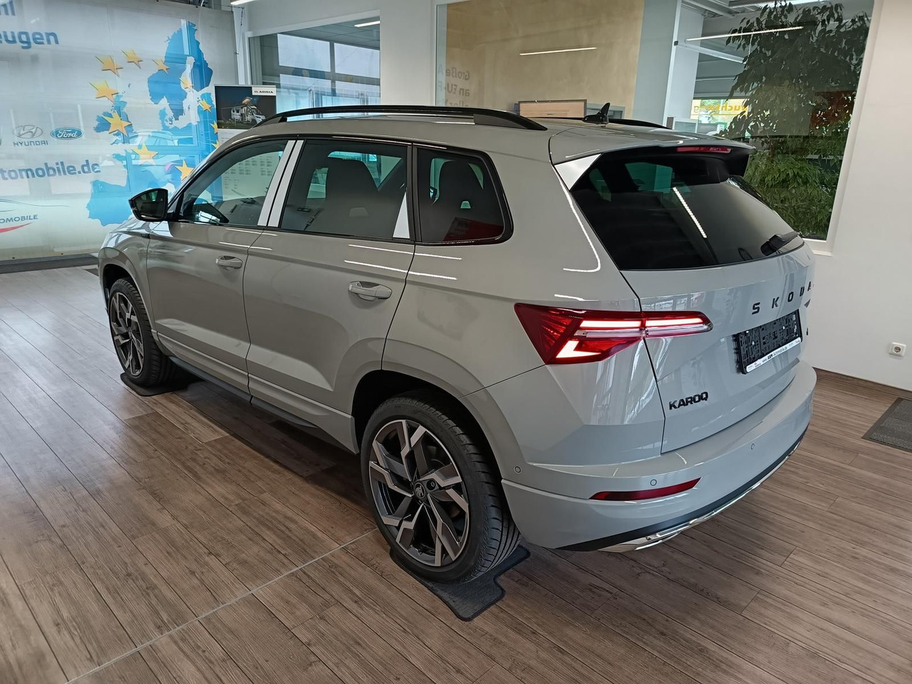Skoda Karoq Sportline 2,0 TDI DSG 4x4*AHK*PSD*STD.HZG* - Позашляховик: фото 4 Skoda Karoq Sportline 2,0 TDI DSG 4x4*AHK*PSD*STD.HZG* - Позашляховик: фото 4