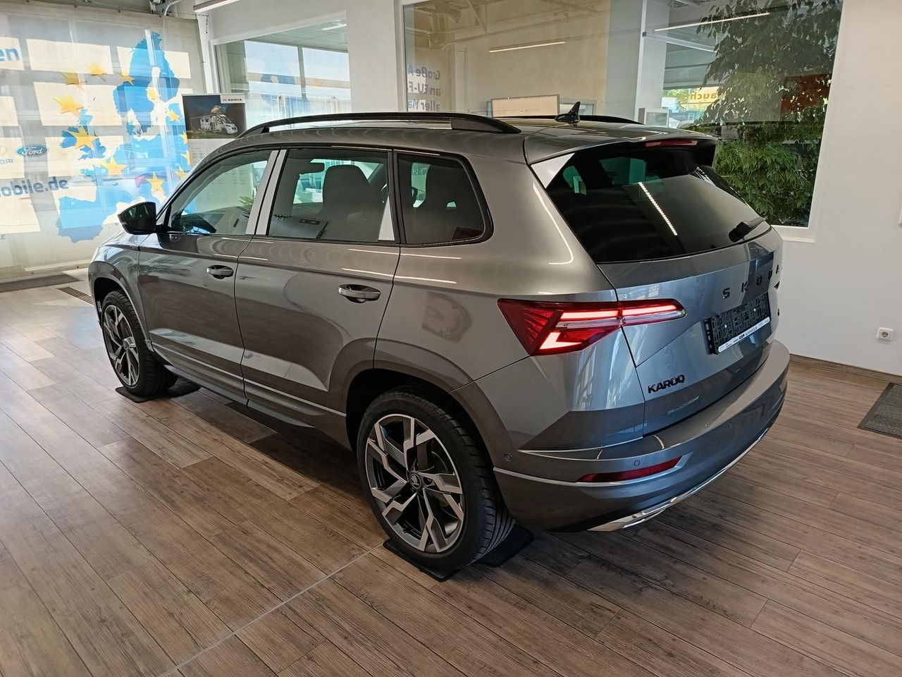 Skoda Karoq Sportline 2,0 TDI DSG 4x4*AHK*PSD*STD.HZG* - Позашляховик: фото 4 Skoda Karoq Sportline 2,0 TDI DSG 4x4*AHK*PSD*STD.HZG* - Позашляховик: фото 4