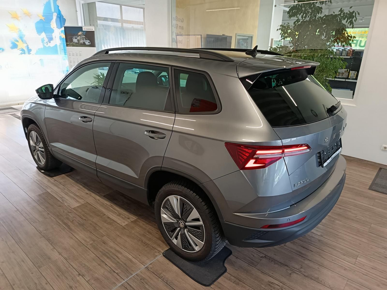 Skoda Karoq Style 1,5TSI DSG*AHK-VORBER*NAVI*LED*R-KAM - Позашляховик: фото 4 Skoda Karoq Style 1,5TSI DSG*AHK-VORBER*NAVI*LED*R-KAM - Позашляховик: фото 4