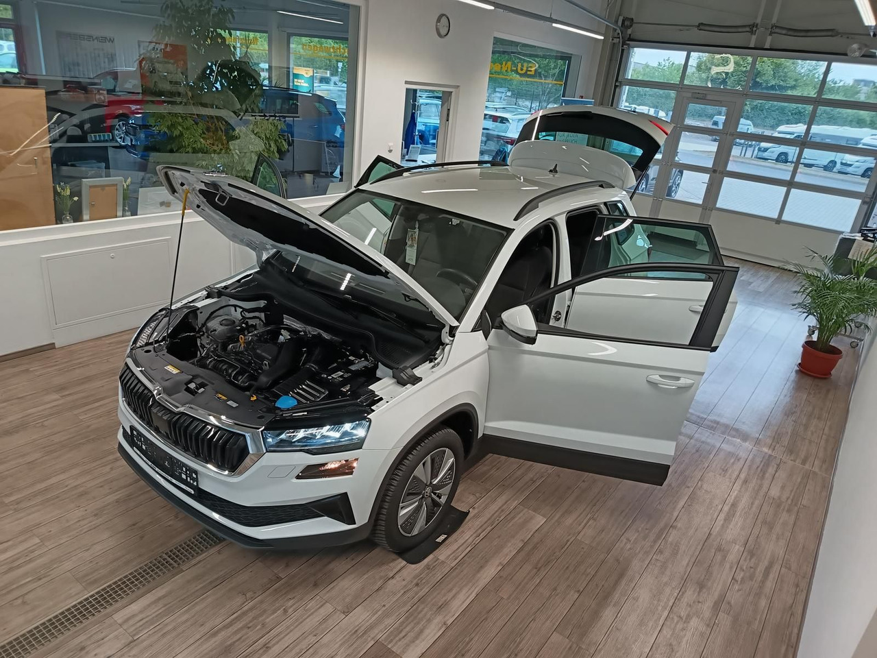 Skoda Karoq Style 1,5TSI DSG*AHK-VORBER*NAVI*LED*R-KAM - Позашляховик: фото 2 Skoda Karoq Style 1,5TSI DSG*AHK-VORBER*NAVI*LED*R-KAM - Позашляховик: фото 2
