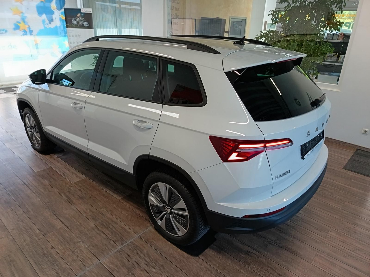 Skoda Karoq Style 1,5TSI DSG*AHK-VORBER*NAVI*LED*R-KAM - Позашляховик: фото 4 Skoda Karoq Style 1,5TSI DSG*AHK-VORBER*NAVI*LED*R-KAM - Позашляховик: фото 4