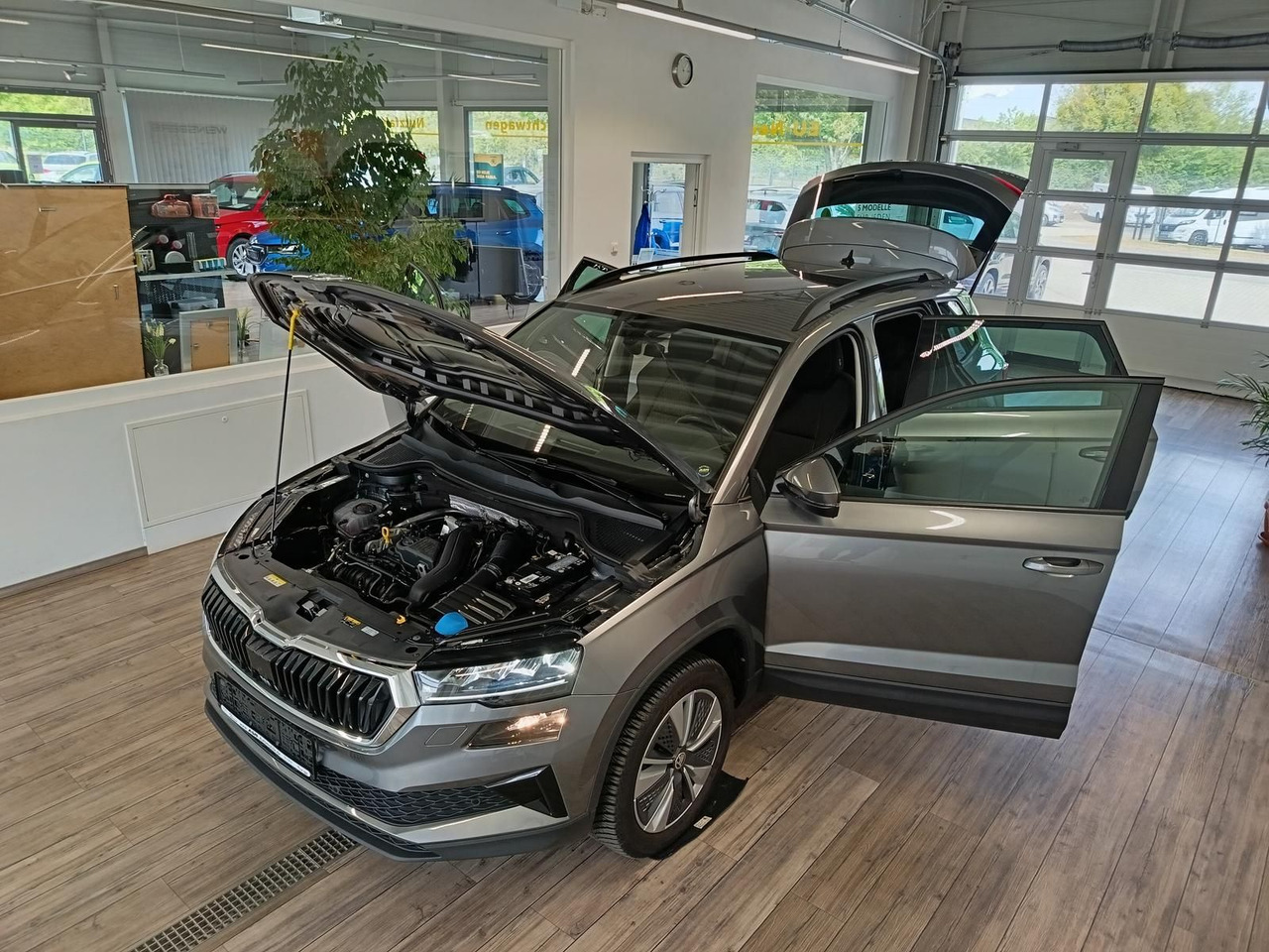 Skoda Karoq Style 1,5TSI DSG*AHK-VORBER*NAVI*LED*R-KAM - Позашляховик: фото 2 Skoda Karoq Style 1,5TSI DSG*AHK-VORBER*NAVI*LED*R-KAM - Позашляховик: фото 2