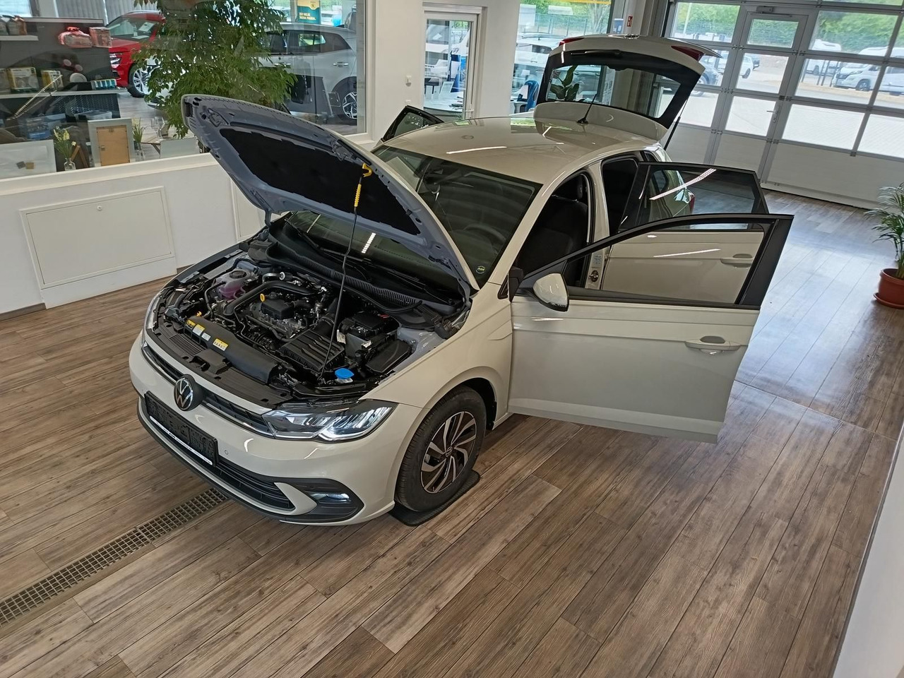 Volkswagen Polo Life 1.0 TSI 70kW DSG*LED*ACC*R-KAM*DAB*PDC - Легковий автомобіль: фото 2 Volkswagen Polo Life 1.0 TSI 70kW DSG*LED*ACC*R-KAM*DAB*PDC - Легковий автомобіль: фото 2