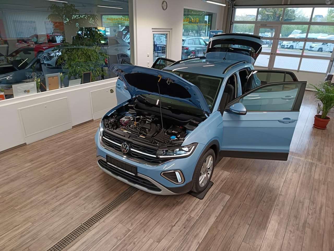 Volkswagen T-Cross Life 1.5 TSI DSG*AHK*MATRIX LED*ACC*SHZ* - Позашляховик: фото 2 Volkswagen T-Cross Life 1.5 TSI DSG*AHK*MATRIX LED*ACC*SHZ* - Позашляховик: фото 2