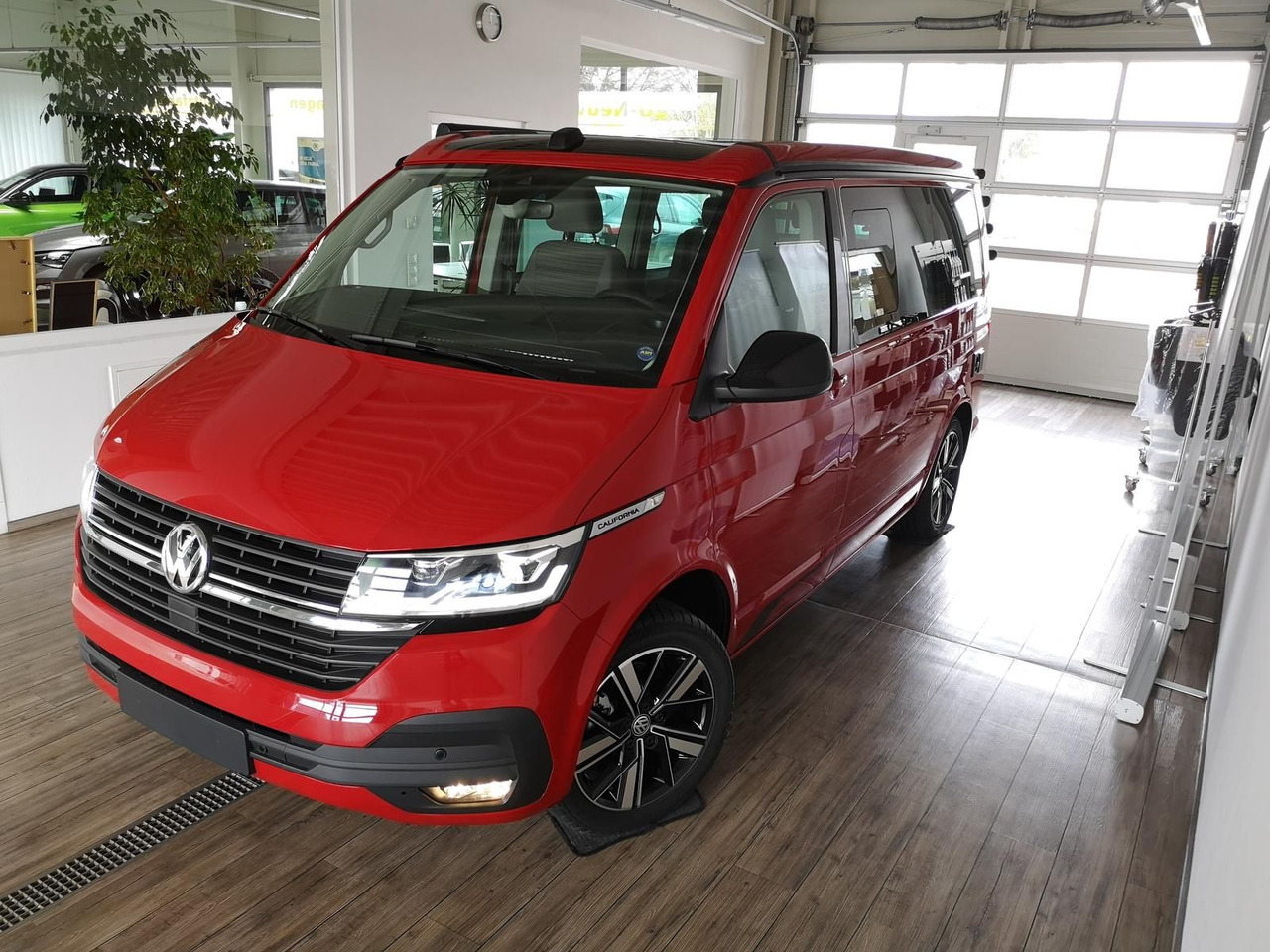 Volkswagen T6.1 California Coast DSG*SONDERZINSAKTION 3,99% - Пасажирський фургон: фото 4 Volkswagen T6.1 California Coast DSG*SONDERZINSAKTION 3,99% - Пасажирський фургон: фото 4