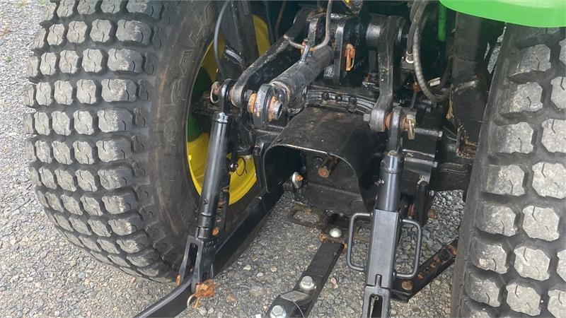 John Deere 3033 R - Комунальний трактор: фото 5 John Deere 3033 R - Комунальний трактор: фото 5