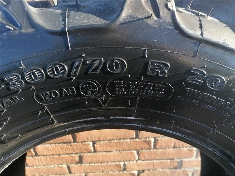 Kleber 300/70R20 - Шина в категорії Комунальна/ Спеціальна техніка: фото 4 Kleber 300/70R20 - Шина в категорії Комунальна/ Спеціальна техніка: фото 4