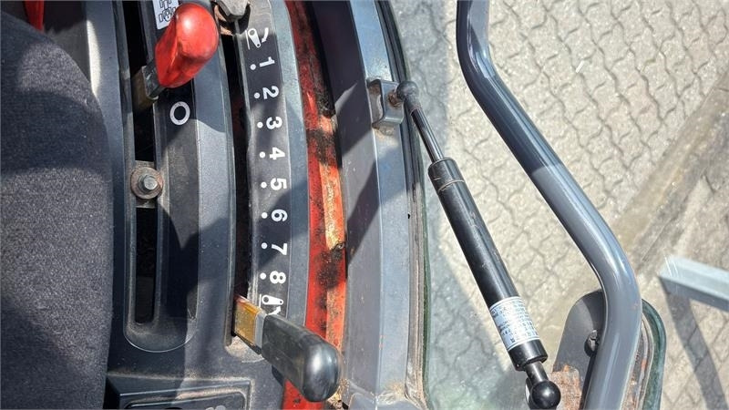 Kubota B2530 HST B2530 - Комунальний трактор: фото 4 Kubota B2530 HST B2530 - Комунальний трактор: фото 4