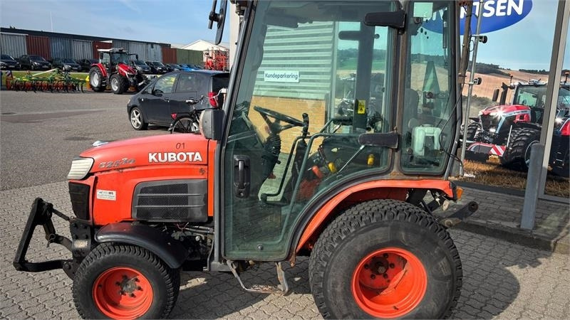 Kubota B2530 HST B2530 - Комунальний трактор: фото 3 Kubota B2530 HST B2530 - Комунальний трактор: фото 3