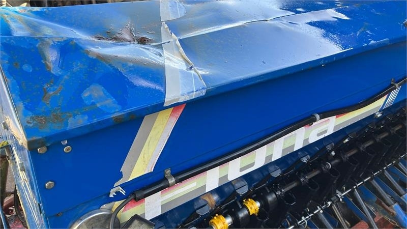 Kuhn HR 3001 M med Fiona Apollo - Посівний комплекс: фото 5 Kuhn HR 3001 M med Fiona Apollo - Посівний комплекс: фото 5