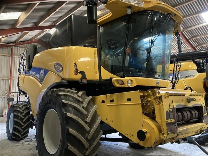 New Holland CR9090 35 fod VF bord og 4wd mm. - Зернозбиральний комбайн: фото 2 New Holland CR9090 35 fod VF bord og 4wd mm. - Зернозбиральний комбайн: фото 2