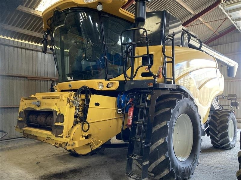 New Holland CR9090 35 fod VF bord og 4wd mm. - Зернозбиральний комбайн: фото 1 New Holland CR9090 35 fod VF bord og 4wd mm. - Зернозбиральний комбайн: фото 1