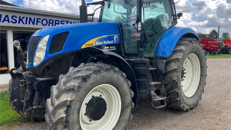 New Holland T7030 - Трактор: фото 2 New Holland T7030 - Трактор: фото 2