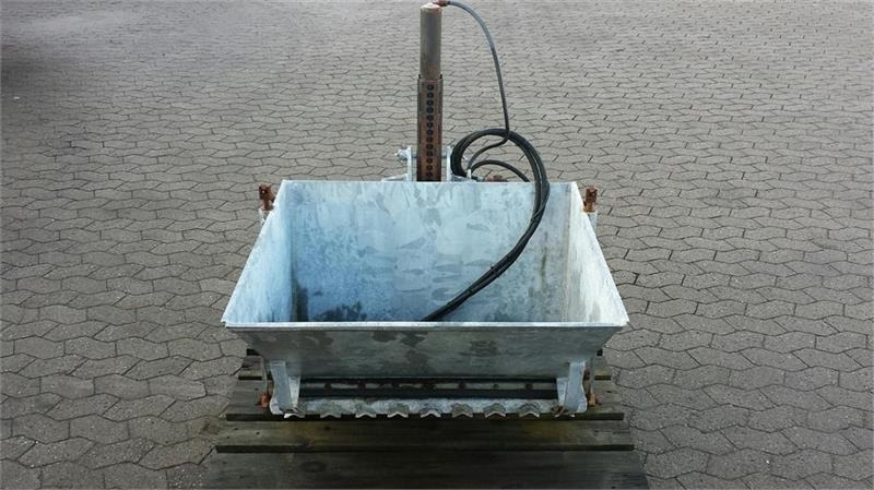 - - - P Olssons. LSS 200 - Розкидач піску і cолі в категорії Комунальна/ Спеціальна техніка: фото 1 - - - P Olssons. LSS 200 - Розкидач піску і cолі в категорії Комунальна/ Спеціальна техніка: фото 1