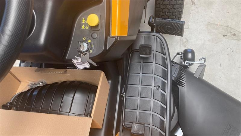 Stiga Tornado 5108 - Комунальний трактор: фото 4 Stiga Tornado 5108 - Комунальний трактор: фото 4