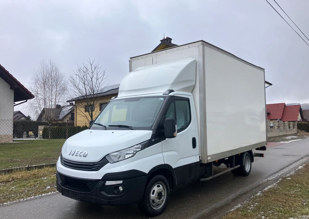 Iveco DAILY 35C16 kontener kurierka winda - Фургон з закритим кузовом: фото 1 Iveco DAILY 35C16 kontener kurierka winda - Фургон з закритим кузовом: фото 1