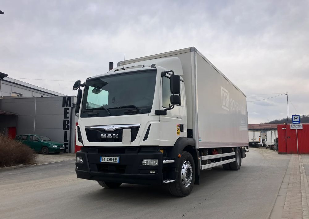 MAN MAN 18.290 kurierka kontener - Вантажівка з закритим кузовом: фото 1 MAN MAN 18.290 kurierka kontener - Вантажівка з закритим кузовом: фото 1