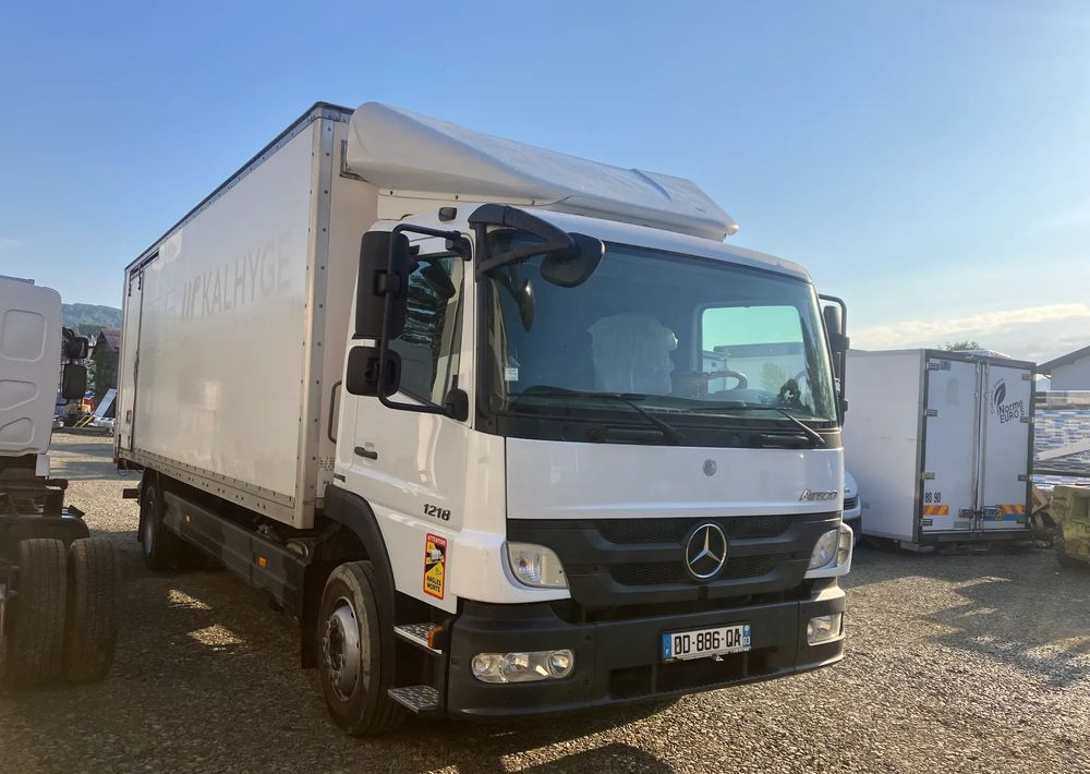 Mercedes-Benz Atego 1218  kurierka kontener - Вантажівка з закритим кузовом: фото 1 Mercedes-Benz Atego 1218  kurierka kontener - Вантажівка з закритим кузовом: фото 1