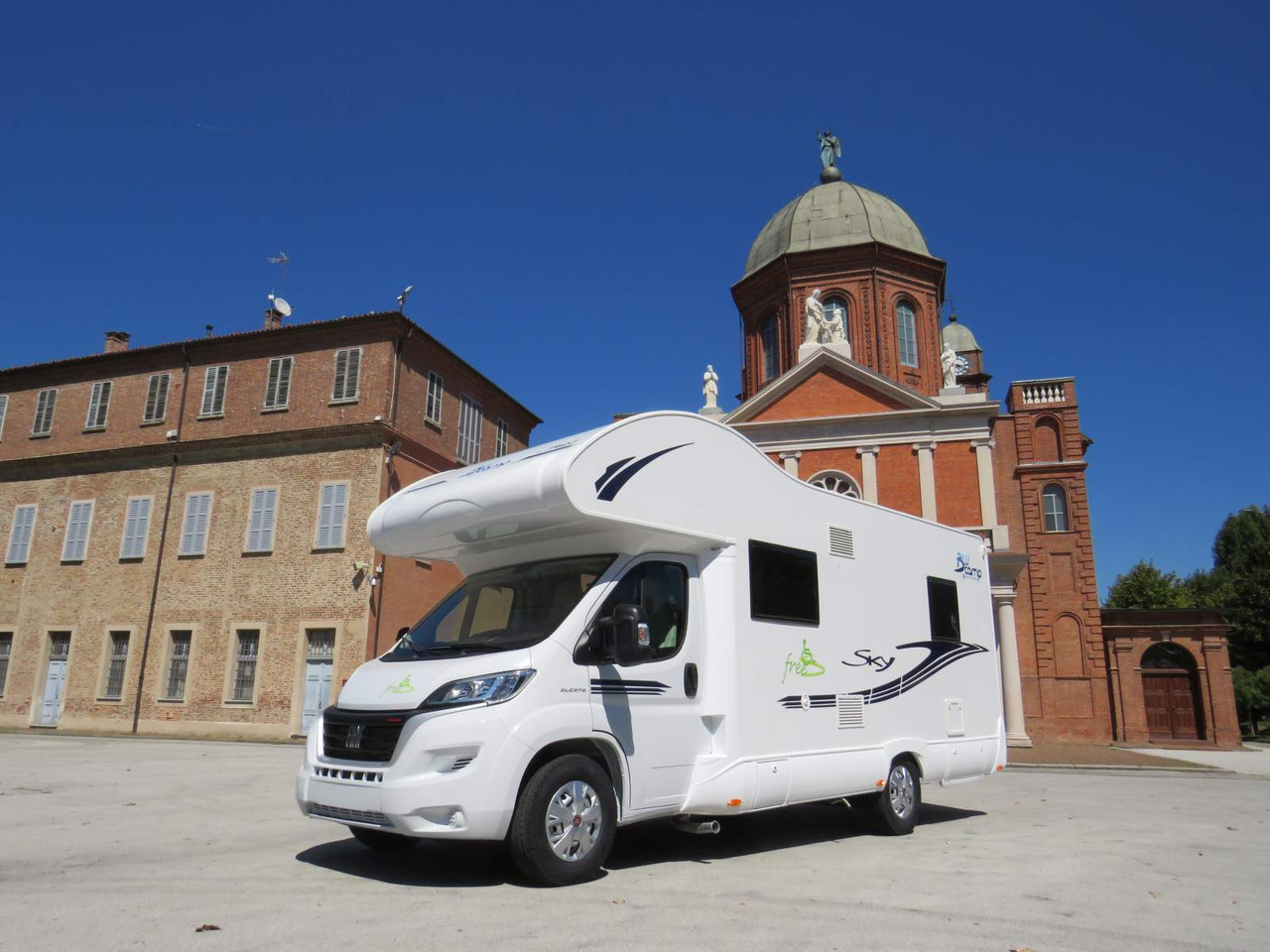 Fiat Ducato RETRACTABLE PLATFORM (300KG CAPACITY) - Альковний автобудинок: фото 1 Fiat Ducato RETRACTABLE PLATFORM (300KG CAPACITY) - Альковний автобудинок: фото 1