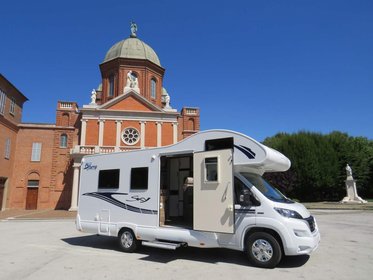 Fiat Ducato RETRACTABLE PLATFORM (300KG CAPACITY) - Альковний автобудинок: фото 5 Fiat Ducato RETRACTABLE PLATFORM (300KG CAPACITY) - Альковний автобудинок: фото 5