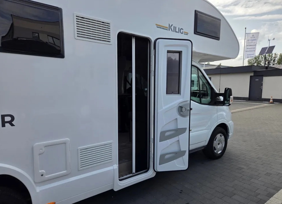 RIMOR Rimor KILIG 695 NEW Retrofitted 5-Passenger Winterized Camera Navigation - Кастенваген: фото 5 RIMOR Rimor KILIG 695 NEW Retrofitted 5-Passenger Winterized Camera Navigation - Кастенваген: фото 5