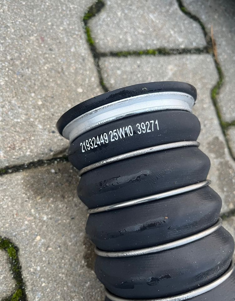 Guma chłodnicy Volvo FH5 Aero łącznik jak NOWA - Система охолодження в категорії Вантажівки: фото 2 Guma chłodnicy Volvo FH5 Aero łącznik jak NOWA - Система охолодження в категорії Вантажівки: фото 2