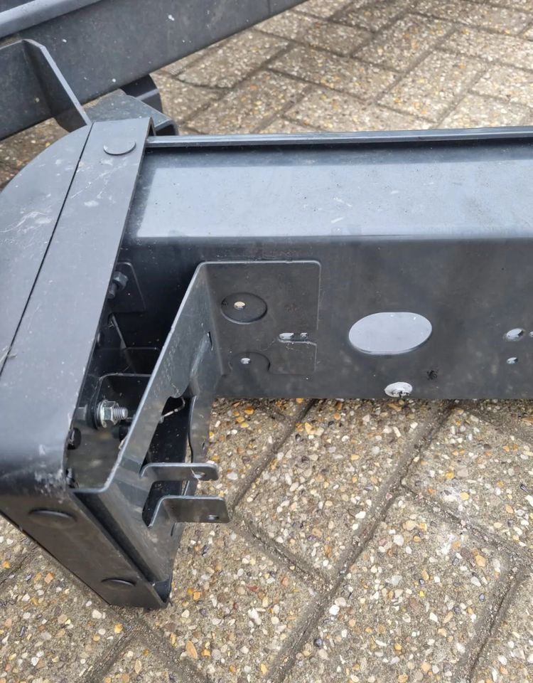 IVECO DAILY BELKA ZDERZAK TYŁ PARKTRONIC NOWY - Кузов і екстер'єр: фото 5 IVECO DAILY BELKA ZDERZAK TYŁ PARKTRONIC NOWY - Кузов і екстер'єр: фото 5