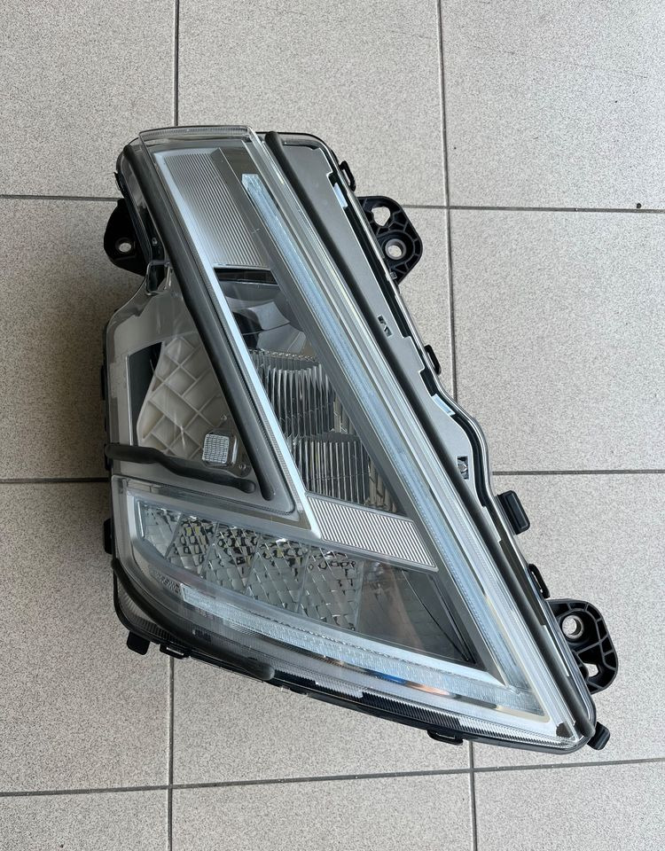Lampa LED Volvo FH5 Reflektor FH 5 prawy RH - Світло/ Освітлення в категорії Вантажівки: фото 1 Lampa LED Volvo FH5 Reflektor FH 5 prawy RH - Світло/ Освітлення в категорії Вантажівки: фото 1