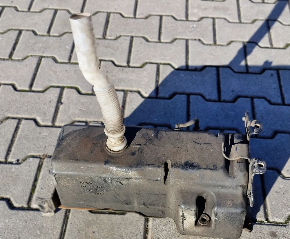 MAN TG3 TGX TGS ZBIORNICZEK PŁYNU DO SPRYSKIWACZY 81.26481.0112 - Склоочисник в категорії Вантажівки: фото 1 MAN TG3 TGX TGS ZBIORNICZEK PŁYNU DO SPRYSKIWACZY 81.26481.0112 - Склоочисник в категорії Вантажівки: фото 1