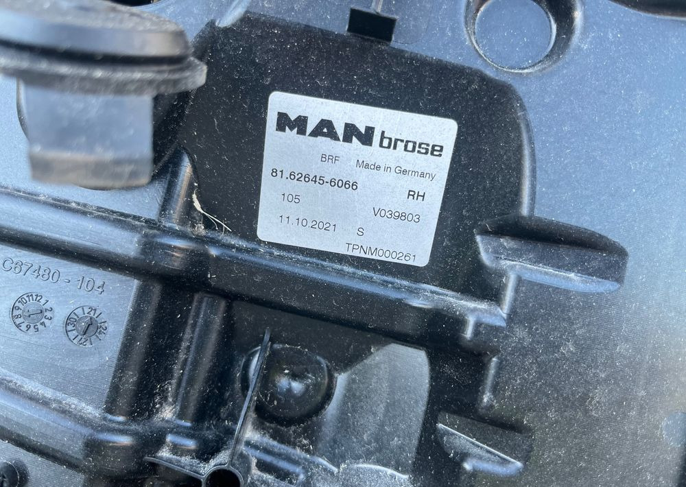 Mechanizm podnoszenia szyby MAN TGS TG3 euro 6 - Кабіна й інтер'єр в категорії Вантажівки: фото 3 Mechanizm podnoszenia szyby MAN TGS TG3 euro 6 - Кабіна й інтер'єр в категорії Вантажівки: фото 3