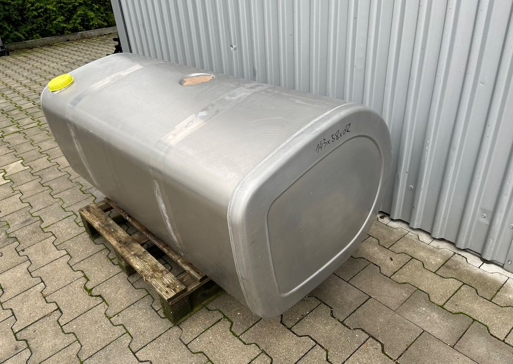 Zbiornik paliwa Volvo FH FM Renault 445 litrów bak low deck - Паливна система в категорії Вантажівки: фото 2 Zbiornik paliwa Volvo FH FM Renault 445 litrów bak low deck - Паливна система в категорії Вантажівки: фото 2