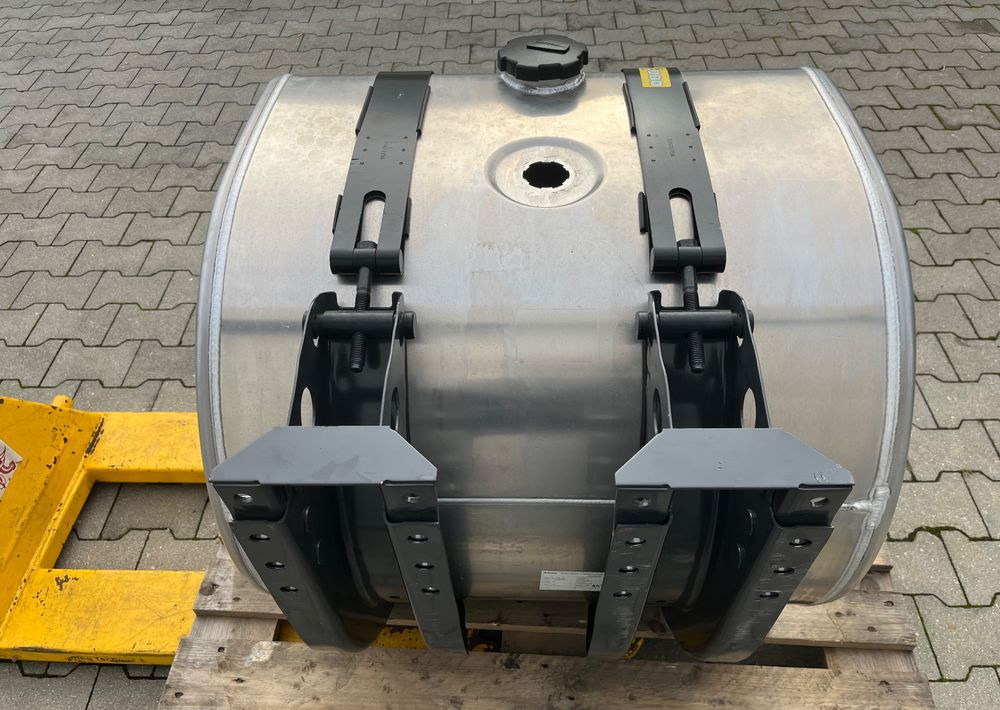 Zbiornik paliwa Volvo FH Renault 330 litrów bak jak nowy - Паливна система в категорії Вантажівки: фото 4 Zbiornik paliwa Volvo FH Renault 330 litrów bak jak nowy - Паливна система в категорії Вантажівки: фото 4