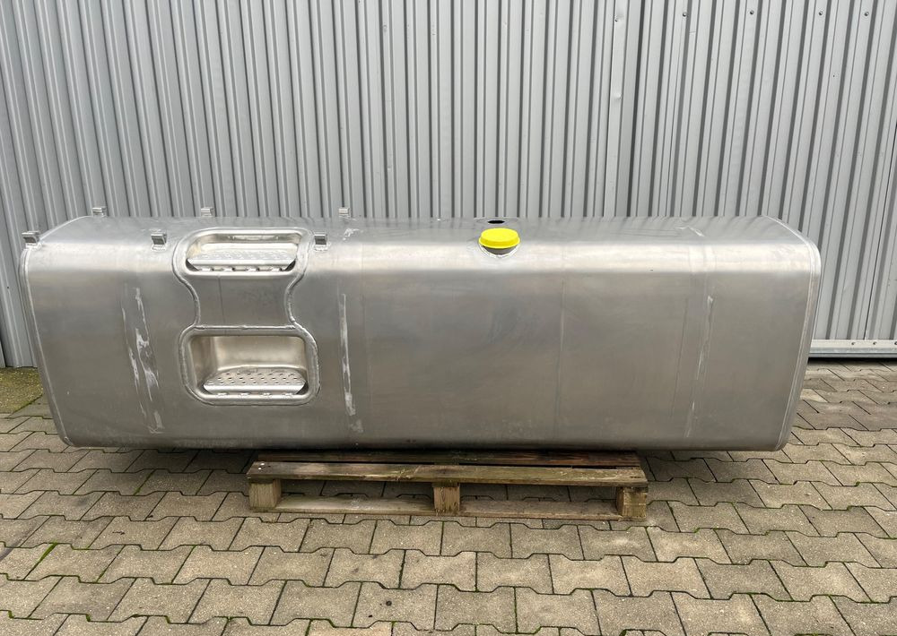 Zbiornik paliwa Volvo FH Renault 900 litrów bak jak nowy - Паливна система в категорії Вантажівки: фото 1 Zbiornik paliwa Volvo FH Renault 900 litrów bak jak nowy - Паливна система в категорії Вантажівки: фото 1