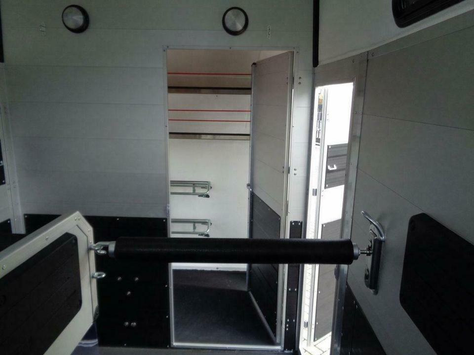 Böckmann Pferdeanhänger Big Portax WCF Videokamera - Причіп коневоз: фото 3 Böckmann Pferdeanhänger Big Portax WCF Videokamera - Причіп коневоз: фото 3