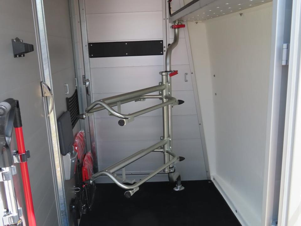 Böckmann Pferdeanhänger Big Portax WCF Videokamera - Причіп коневоз: фото 3 Böckmann Pferdeanhänger Big Portax WCF Videokamera - Причіп коневоз: фото 3