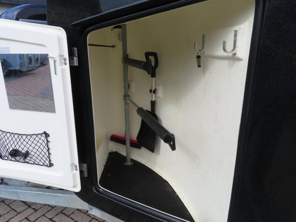 Böckmann Pferdeanhänger, Comfort, Alub. Sattelk. 100 km/h, top - Причіп коневоз: фото 3 Böckmann Pferdeanhänger, Comfort, Alub. Sattelk. 100 km/h, top - Причіп коневоз: фото 3