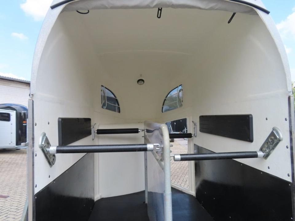 Böckmann Pferdeanhänger, Comfort, Alub. Sattelk. 100 km/h, top - Причіп коневоз: фото 5 Böckmann Pferdeanhänger, Comfort, Alub. Sattelk. 100 km/h, top - Причіп коневоз: фото 5