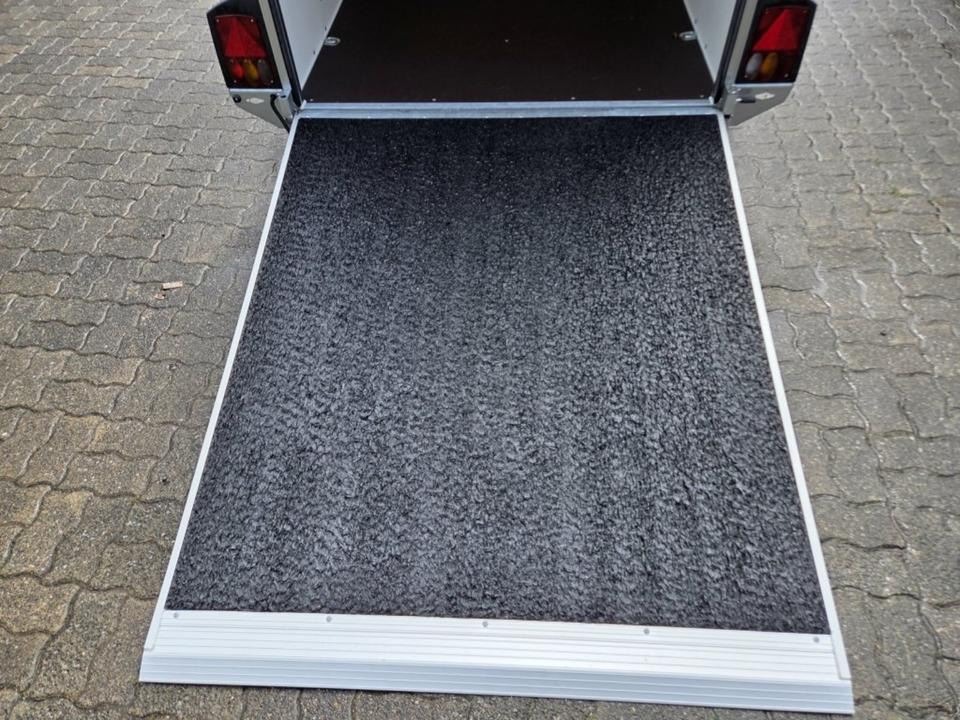 Kofferanhänger PKW-Anhänger Böckmann KT 3015/27 MF Rampe/Tür 2,7t - Закритий кузов причіп: фото 4 Kofferanhänger PKW-Anhänger Böckmann KT 3015/27 MF Rampe/Tür 2,7t - Закритий кузов причіп: фото 4
