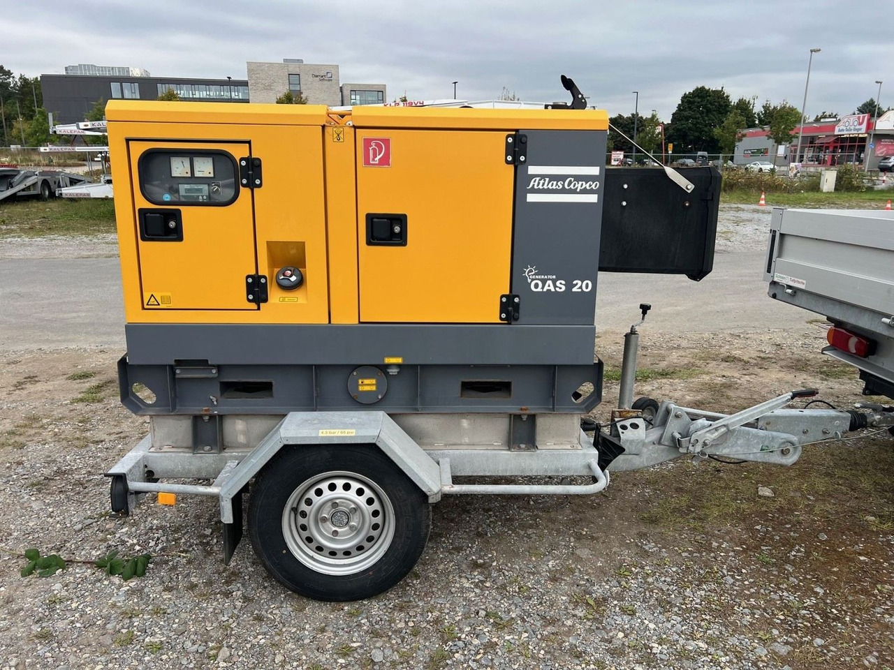 IBERICA Atlas Copco Stromerzeuger QAS20 (20kVA/1 - Причеп для легкових автомобілів: фото 3 IBERICA Atlas Copco Stromerzeuger QAS20 (20kVA/1 - Причеп для легкових автомобілів: фото 3