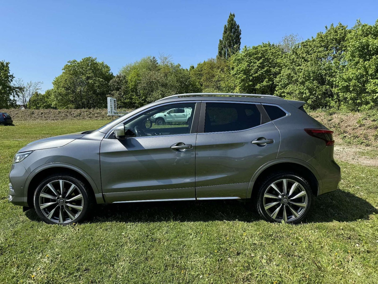 Nissan Qashqai 1.7 dCi N-Connecta 4x4 ALLRAD AUTOMATIK - Позашляховик: фото 2 Nissan Qashqai 1.7 dCi N-Connecta 4x4 ALLRAD AUTOMATIK - Позашляховик: фото 2