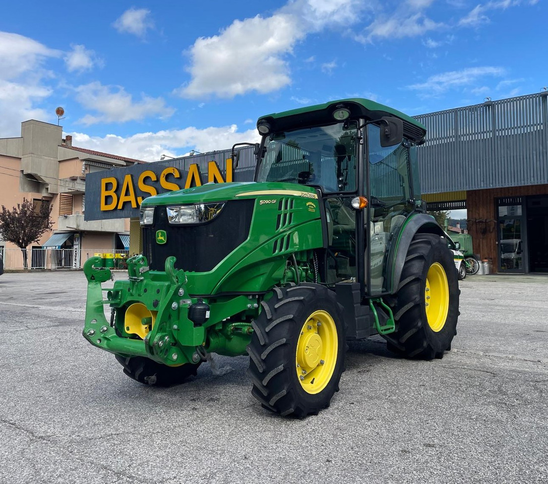 JOHN DEERE 5090 GF - Трактор: фото 1 JOHN DEERE 5090 GF - Трактор: фото 1