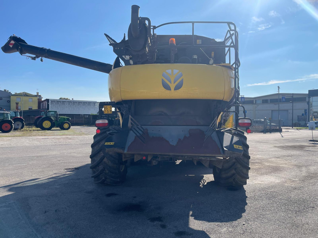 NEW HOLLAND MIETITREBBIA CR 9.90 - Зернозбиральний комбайн: фото 4 NEW HOLLAND MIETITREBBIA CR 9.90 - Зернозбиральний комбайн: фото 4