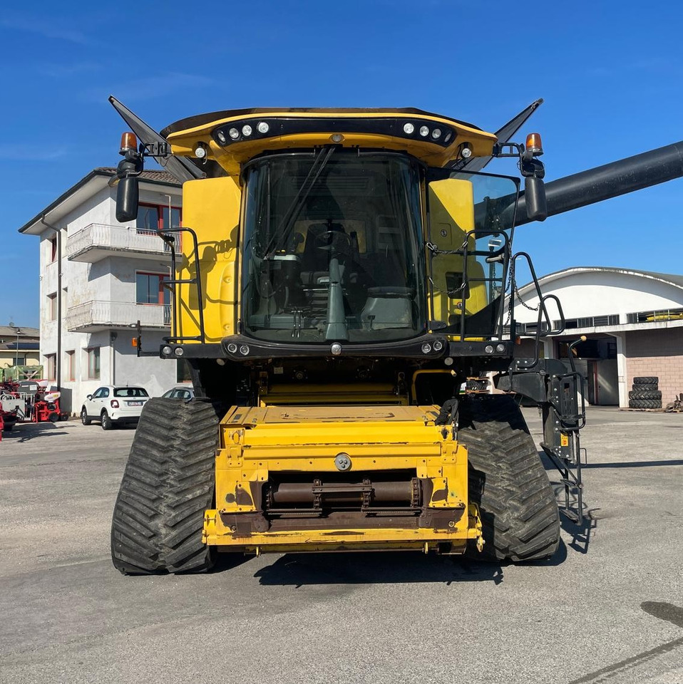 NEW HOLLAND MIETITREBBIA CR 9.90 - Зернозбиральний комбайн: фото 3 NEW HOLLAND MIETITREBBIA CR 9.90 - Зернозбиральний комбайн: фото 3