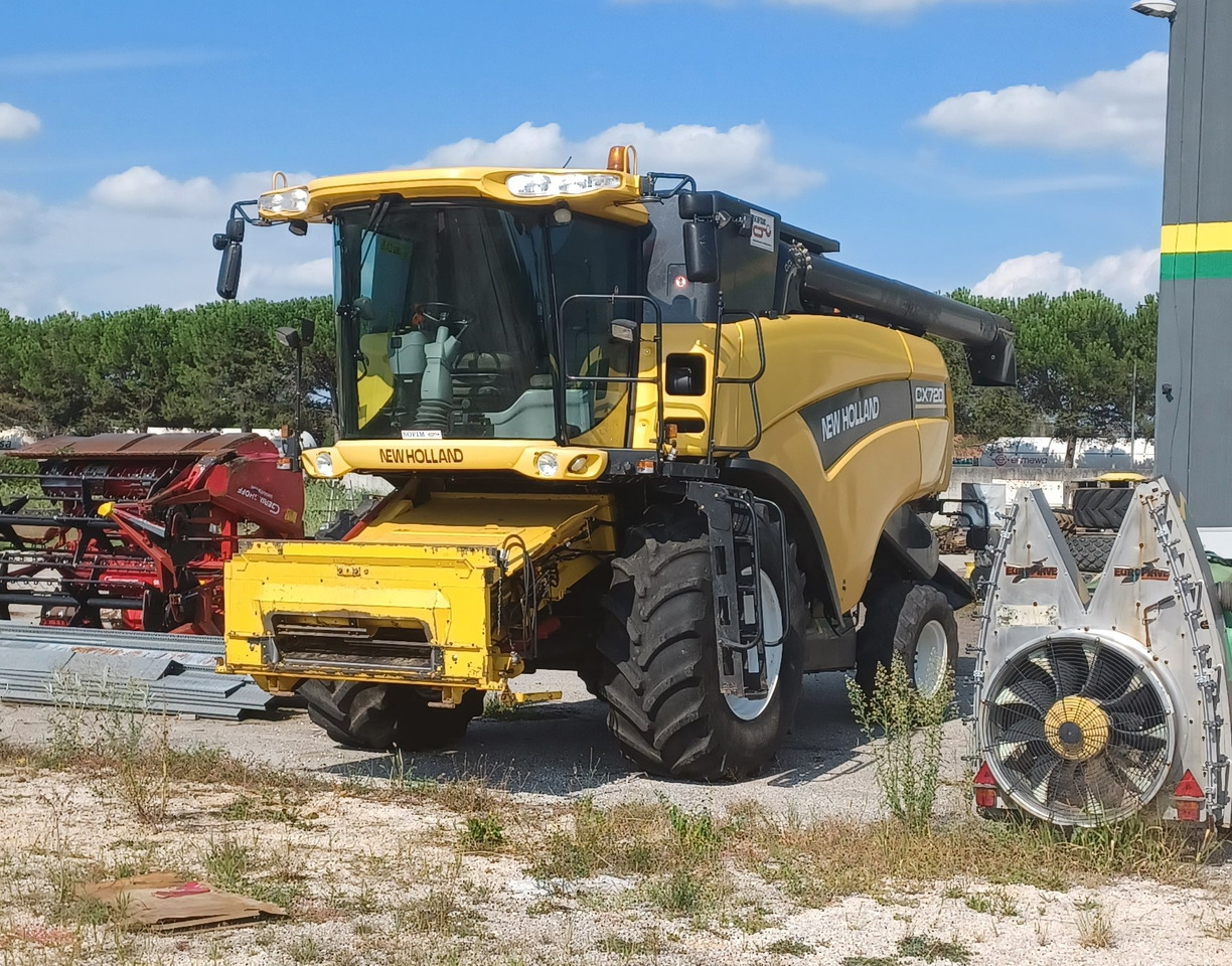 NEW HOLLAND MIETITREBBIA CX 720 - Зернозбиральний комбайн: фото 2 NEW HOLLAND MIETITREBBIA CX 720 - Зернозбиральний комбайн: фото 2